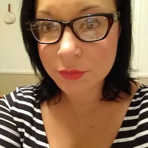 Meet your Posher, Adrienne